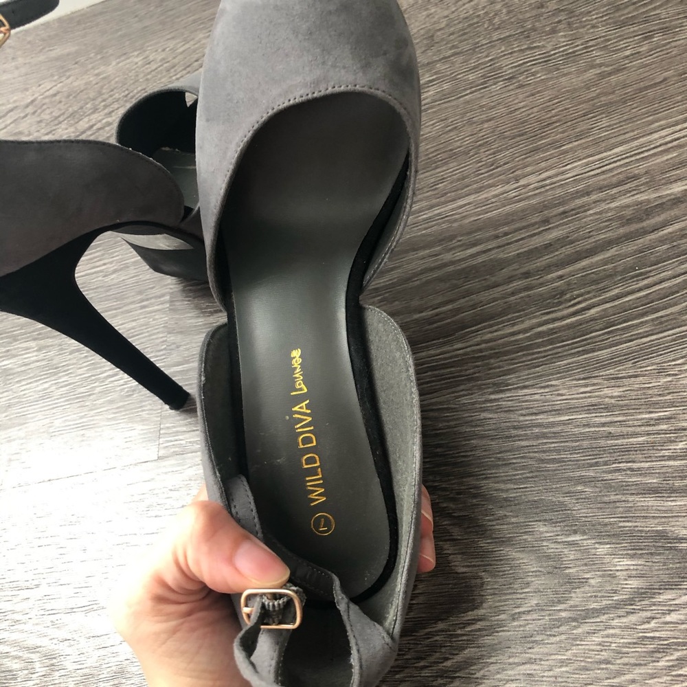 Gray heels - Picture 4 of 4